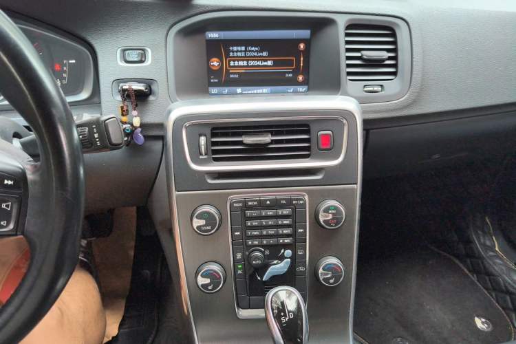 Used Volvo S60 2013 T5 Smart Edition Audio And AC Panel