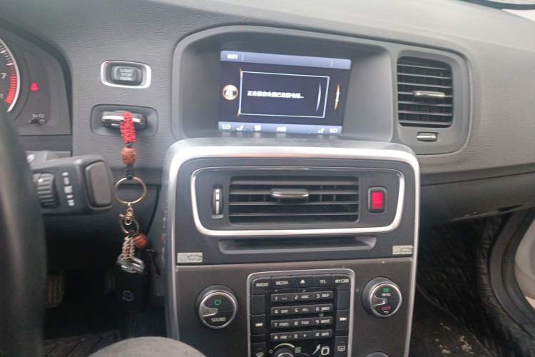 Used Volvo S60 2013 T5 Comfort Edition Audio And AC Panel