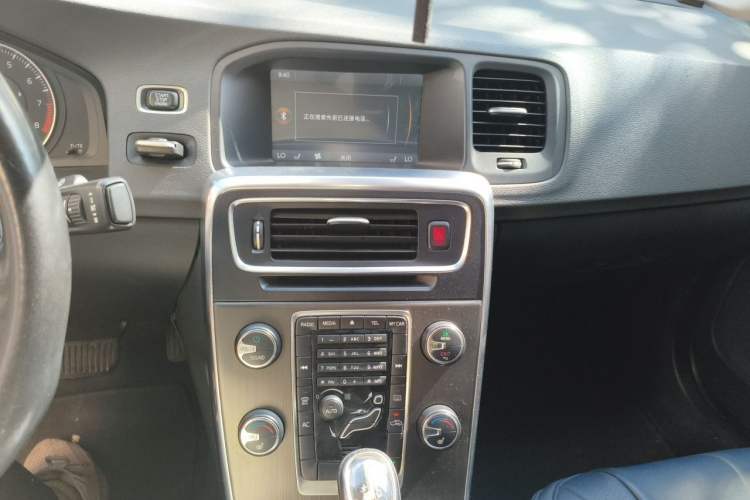 Used Volvo S60 2013 T5 Comfort Edition Audio And AC Panel