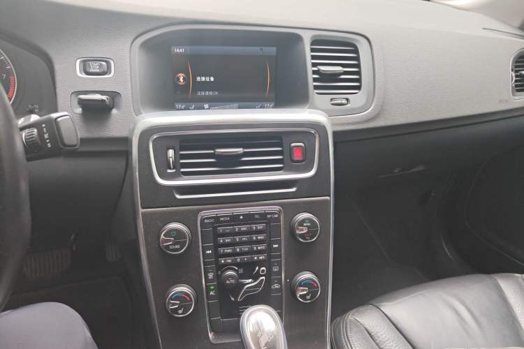 Used Volvo S60 2013 T5 Comfort Edition Audio And AC Panel