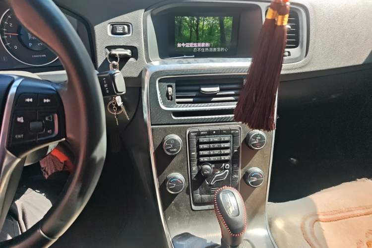 Used Volvo S60 2013 T5 Smart Edition Audio And AC Panel
