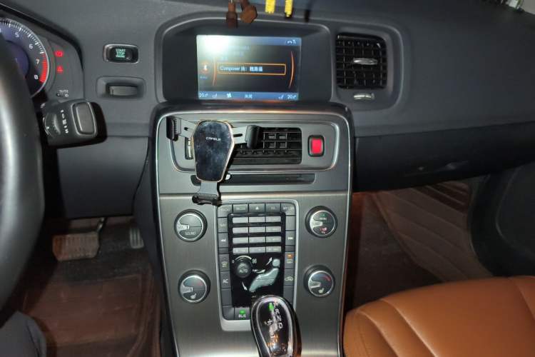 Used Volvo S60 2013 T5 Prestige Edition Audio And AC Panel