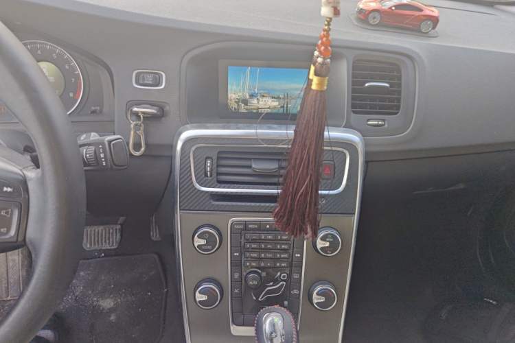 Used Volvo S60 2013 T5 Smart Edition Audio And AC Panel