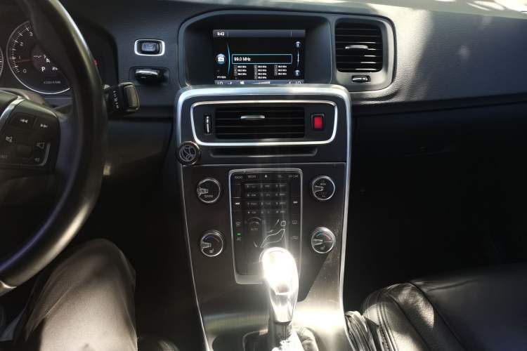 Used Volvo S60 2013 T5 Zhiya Edition Audio And AC Panel