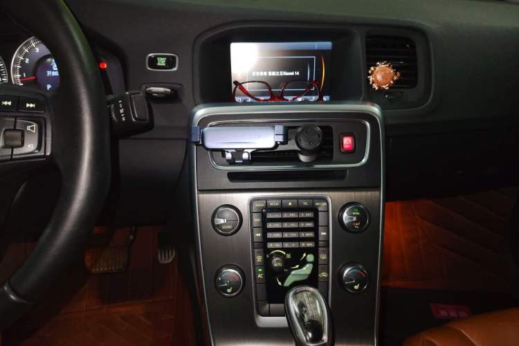 Used Volvo S60 2013 T5 Zhiya Edition Audio And AC Panel