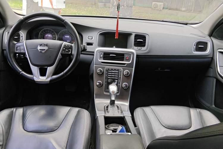Used Volvo S60 2013 T5 Zhiya Edition Center Console