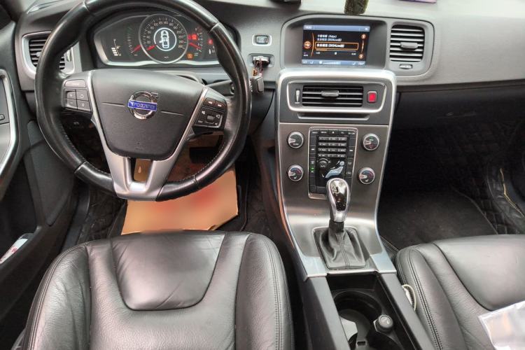 Used Volvo S60 2013 T5 Smart Edition Center Console