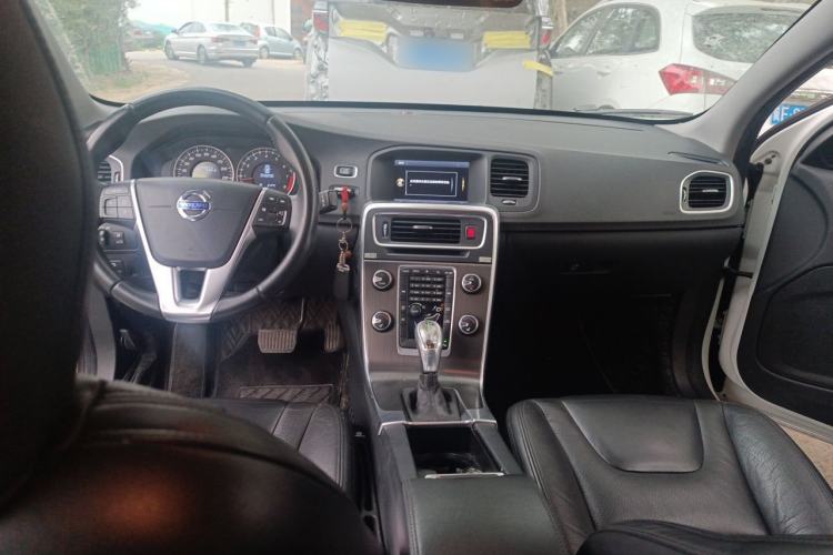 Used Volvo S60 2013 T5 Comfort Edition Center Console
