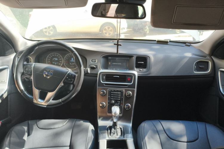 Used Volvo S60 2013 T5 Comfort Edition Center Console