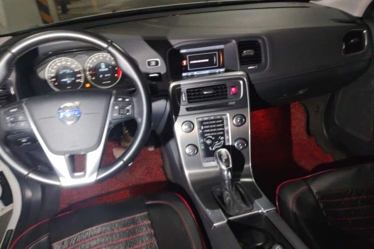 Used Volvo S60 2013 T5 Comfort Edition Center Console
