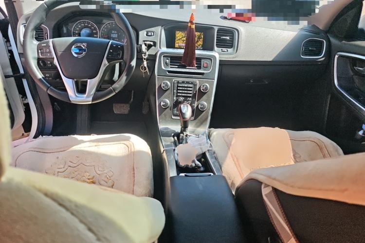 Used Volvo S60 2013 T5 Smart Edition Center Console