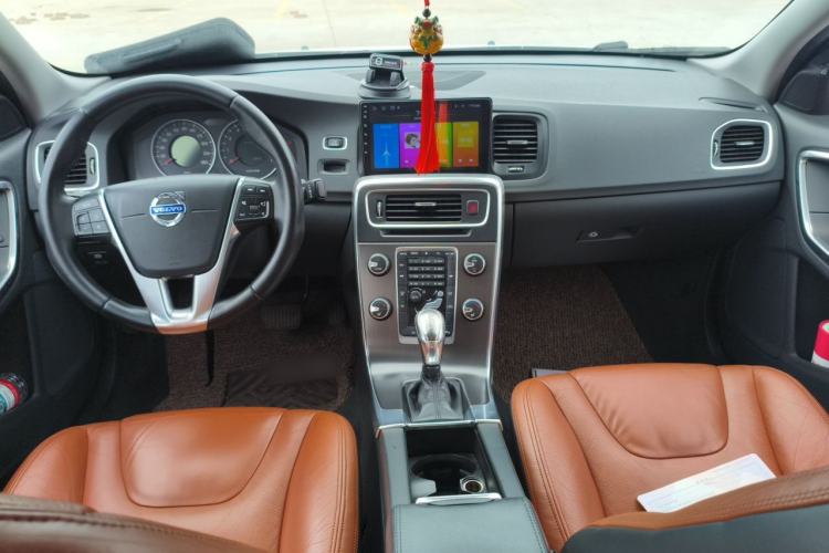 Used Volvo S60 2013 T5 Prestige Edition Center Console