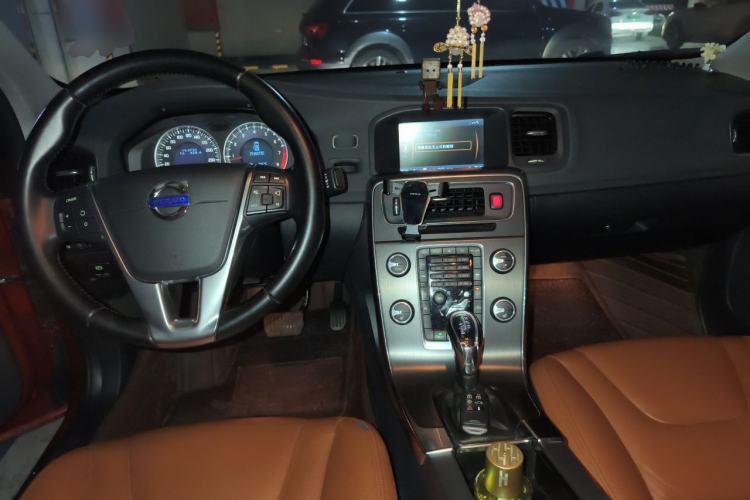 Used Volvo S60 2013 T5 Prestige Edition Center Console