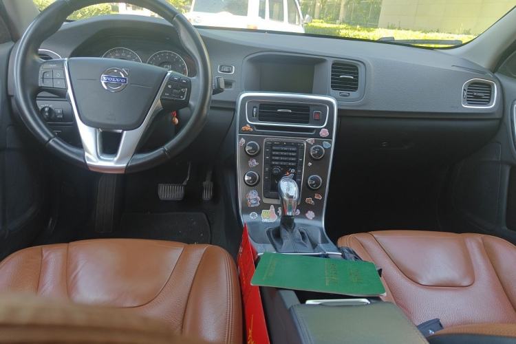 Used Volvo S60 2013 T5 Zhiya Edition Center Console