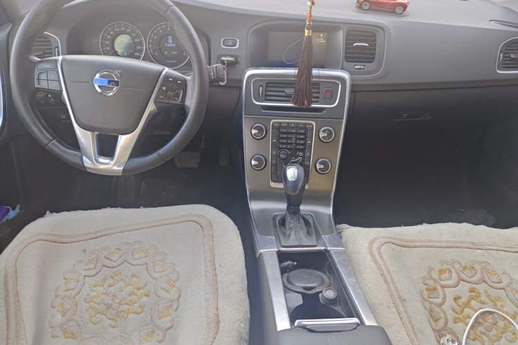 Used Volvo S60 2013 T5 Smart Edition Center Console
