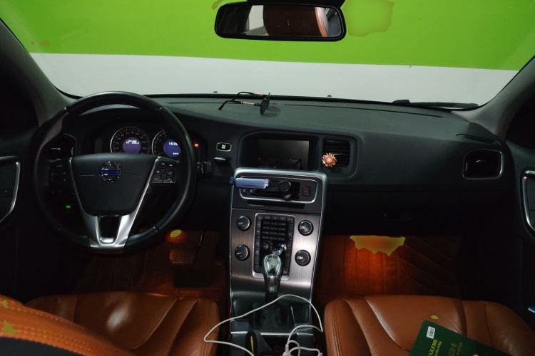 Used Volvo S60 2013 T5 Zhiya Edition Center Console