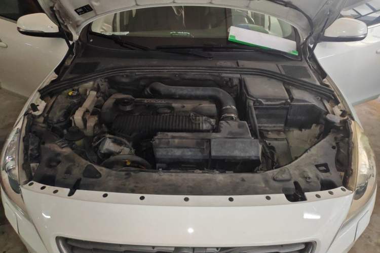 Used Volvo S60 2013 T5 Zhiya Edition Engine Bay