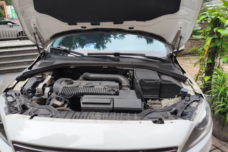 Used Volvo S60 2013 T5 Smart Edition Engine Bay