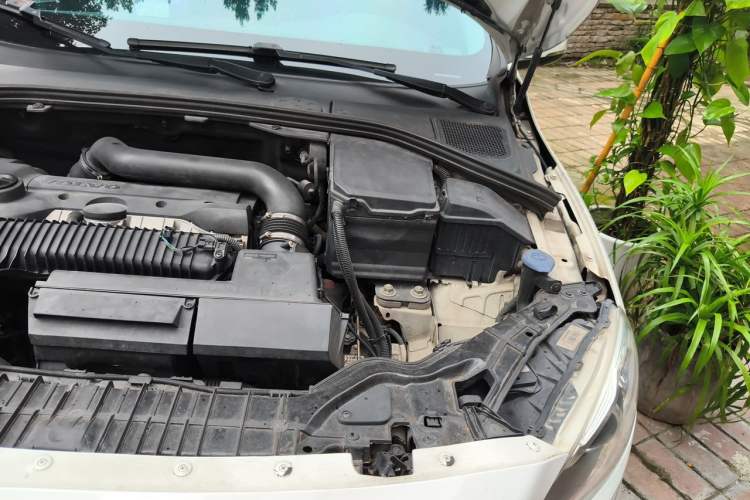Used Volvo S60 2013 T5 Smart Edition Engine Bay Left