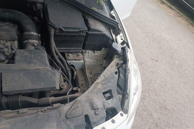 Used Volvo S60 2013 T5 Comfort Edition Engine Bay Left