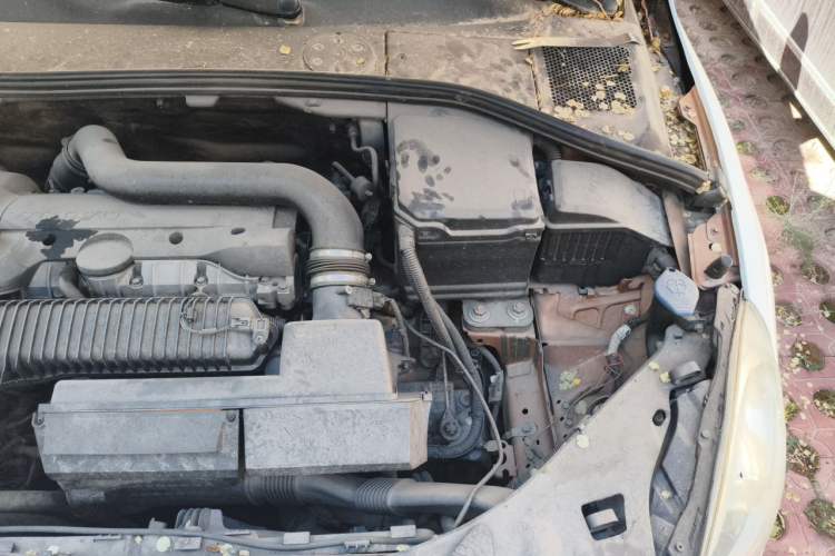 Used Volvo S60 2013 T5 Comfort Edition Engine Bay Left