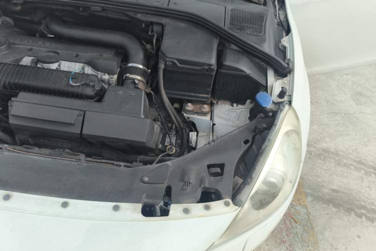 Used Volvo S60 2013 T5 Prestige Edition Engine Bay Left