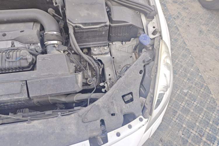 Used Volvo S60 2013 T5 Smart Edition Engine Bay Left