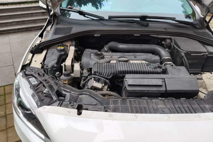 Used Volvo S60 2013 T5 Smart Edition Engine Bay Right