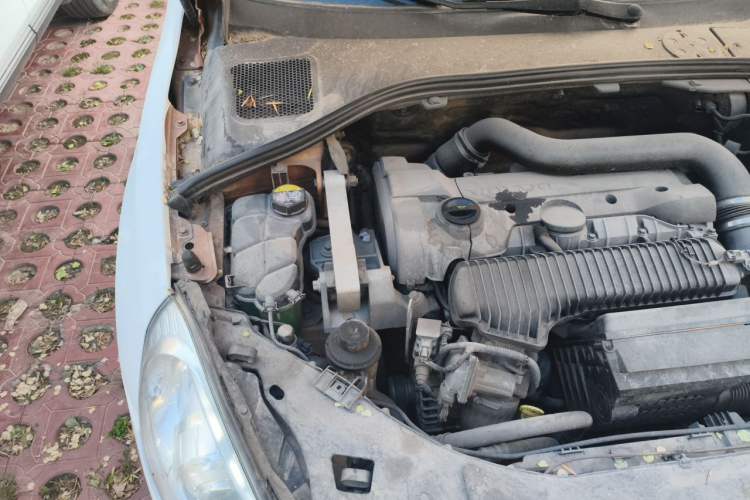 Used Volvo S60 2013 T5 Comfort Edition Engine Bay Right