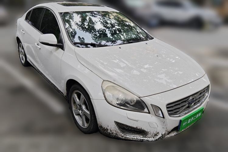 Used Volvo S60 2013 T5 Zhiya Edition Front Right 45 Deg