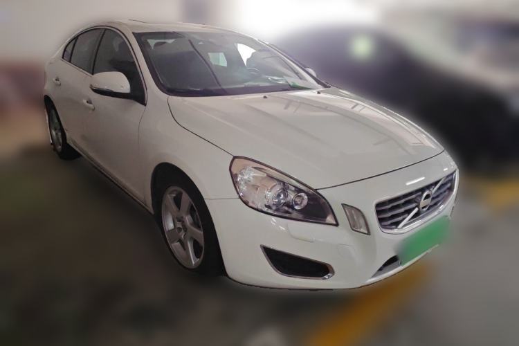 Used Volvo S60 2013 T5 Zhiya Edition Front Right 45 Deg
