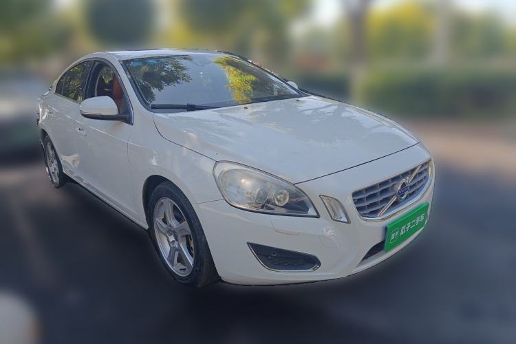 Used Volvo S60 2013 T5 Zhiya Edition Front Right 45 Deg