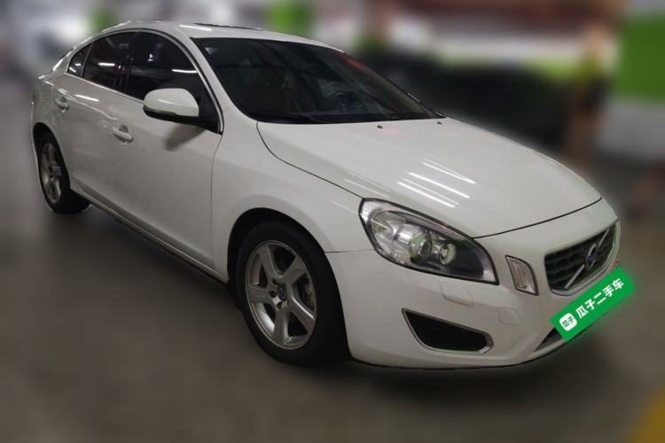 Used Volvo S60 2013 T5 Zhiya Edition Front Right 45 Deg