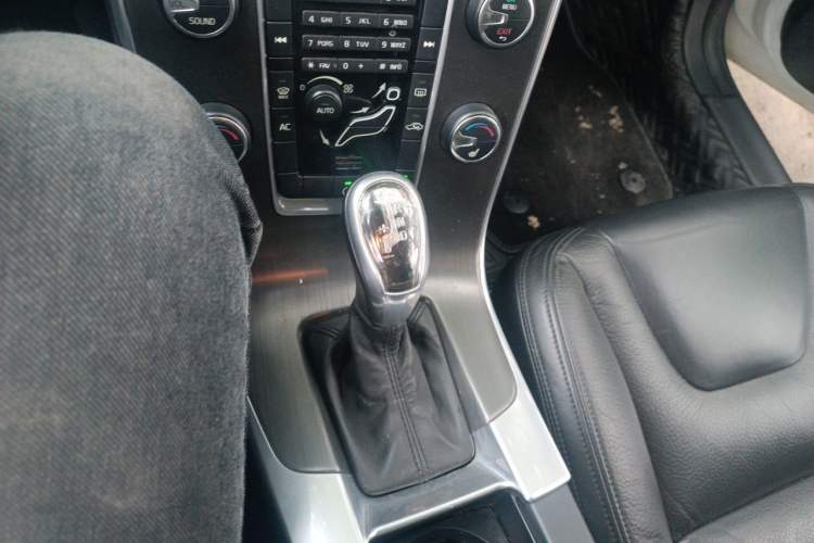 Used Volvo S60 2013 T5 Comfort Edition Gear Lever