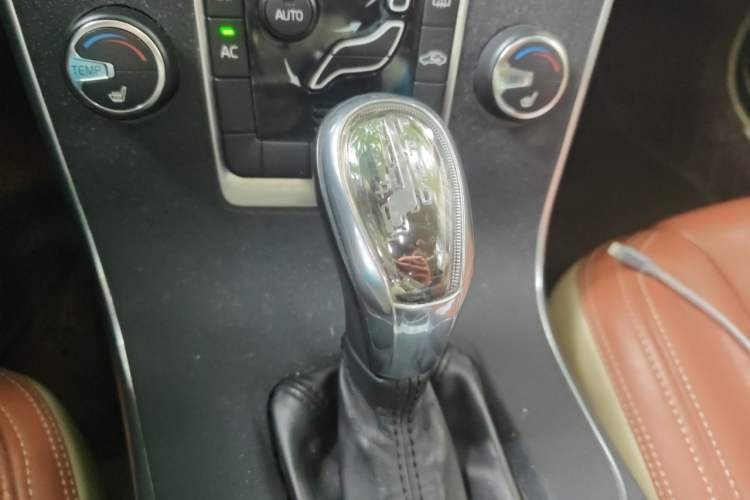 Used Volvo S60 2013 T5 Comfort Edition Gear Lever