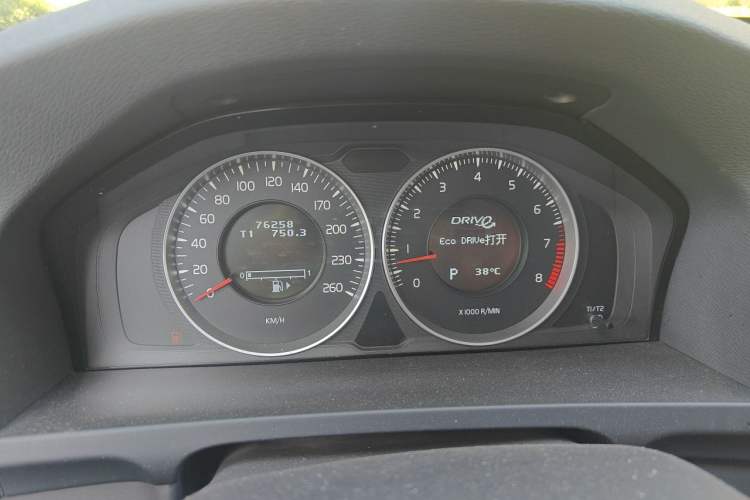 Used Volvo S60 2013 T5 Zhiya Edition Instrument Cluster