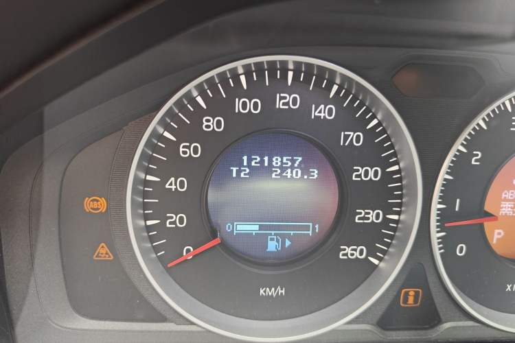 Used Volvo S60 2013 T5 Comfort Edition Odometer Close Up