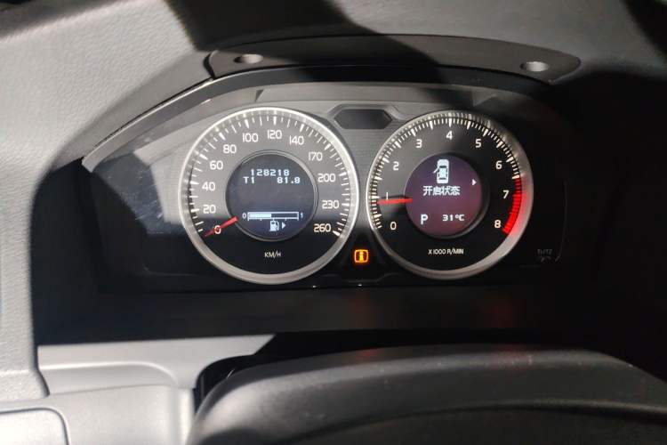 Used Volvo S60 2013 T5 Comfort Edition Odometer Close Up