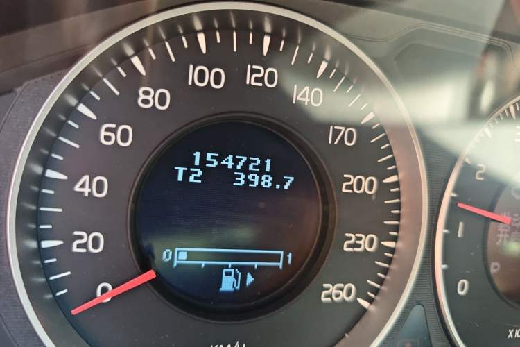 Used Volvo S60 2013 T5 Smart Edition Odometer Close Up