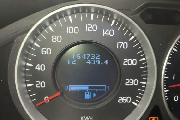 Used Volvo S60 2013 T5 Prestige Edition Odometer Close Up