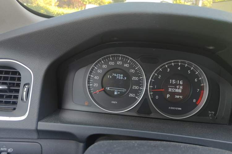 Used Volvo S60 2013 T5 Zhiya Edition Odometer Close Up