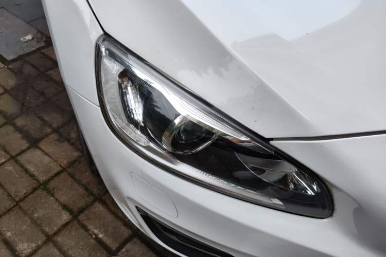 Used Volvo S60 2013 T5 Smart Edition Right Front Headlight