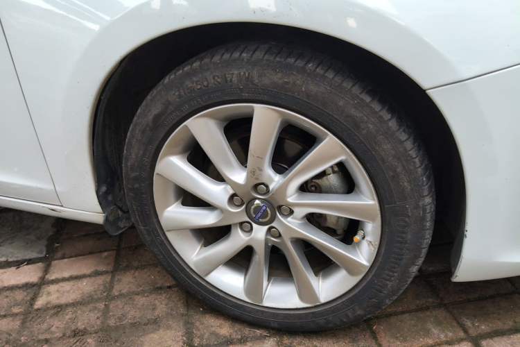Used Volvo S60 2013 T5 Smart Edition Right Front Wheel Hub