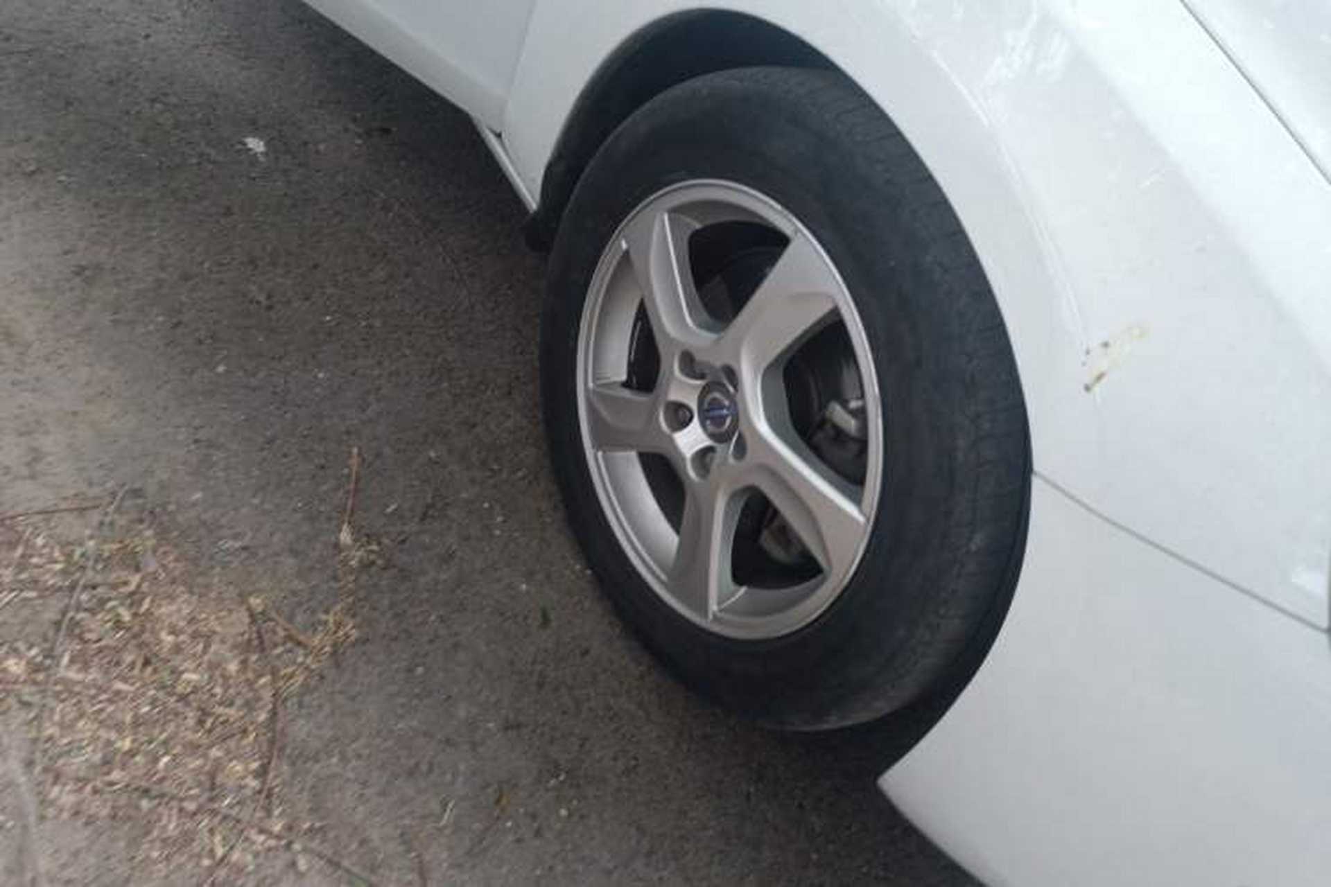 Used Volvo S60 2013 T5 Comfort Edition Right Front Wheel Hub