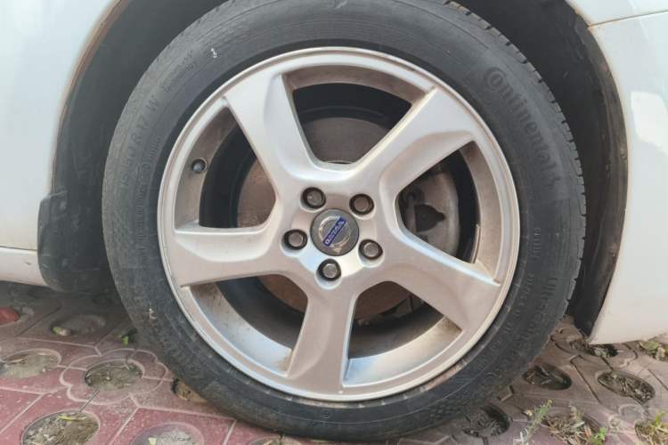 Used Volvo S60 2013 T5 Comfort Edition Right Front Wheel Hub