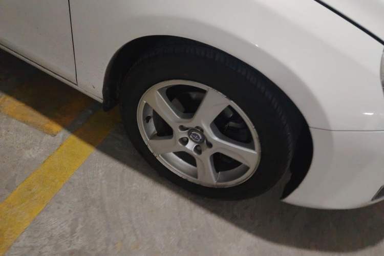 Used Volvo S60 2013 T5 Comfort Edition Right Front Wheel Hub