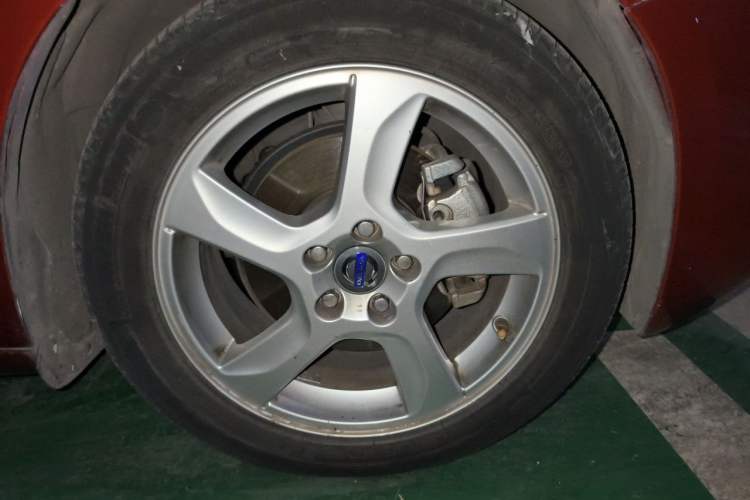 Used Volvo S60 2013 T5 Prestige Edition Right Front Wheel Hub