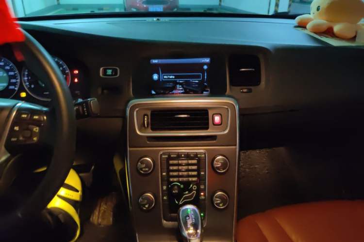 Used Volvo S60 2013 T5 Comfort Edition Audio And AC Panel