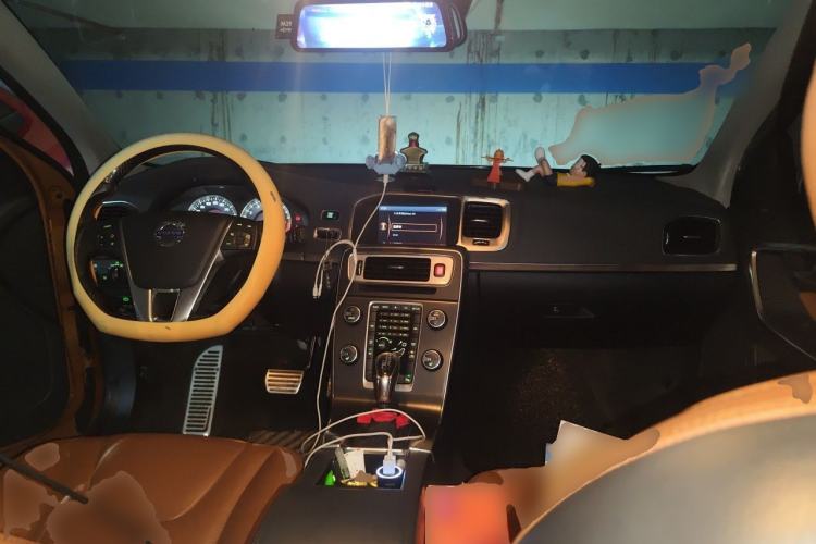 Used Volvo S60 2013 T5 Comfort Edition Center Console