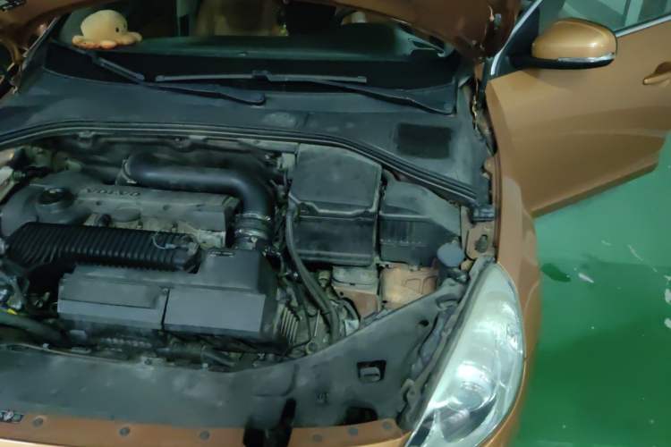 Used Volvo S60 2013 T5 Comfort Edition Engine Bay Left
